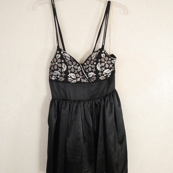 Dress - Picture 2 of 4